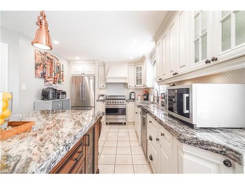 38 Royal Oak Drive, Brantford, ON - Indoor Photo Showing Kitchen With Stainless Steel Kitchen With Upgraded Kitchen