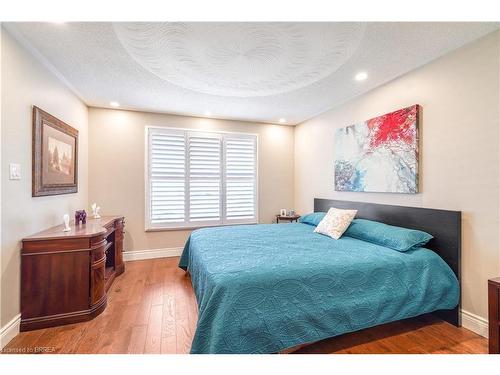 38 Royal Oak Drive, Brantford, ON - Indoor Photo Showing Bedroom