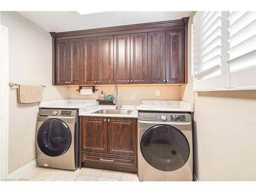 38 Royal Oak Drive, Brantford, ON - Indoor Photo Showing Laundry Room