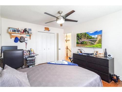 38 Royal Oak Drive, Brantford, ON - Indoor Photo Showing Bedroom