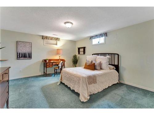 6-20 Courtland Drive, Brantford, ON - Indoor Photo Showing Bedroom