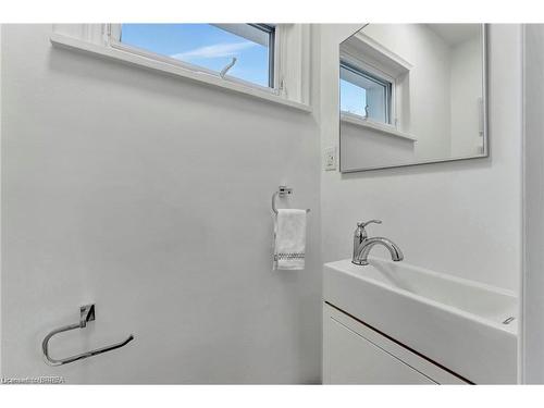 149 Dundas Street, Brantford, ON - Indoor Photo Showing Bathroom
