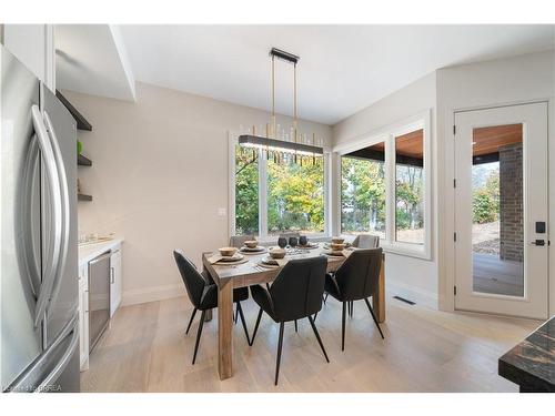 141 Parkside Drive, Brantford, ON - Indoor Photo Showing Dining Room