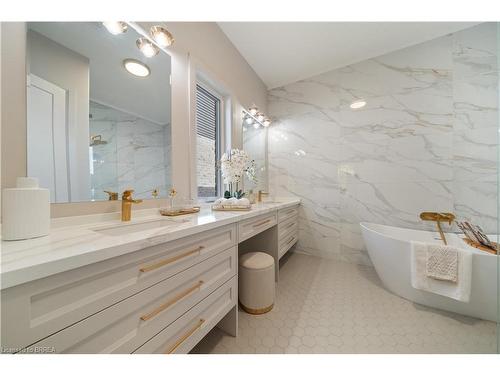 141 Parkside Drive, Brantford, ON - Indoor Photo Showing Bathroom