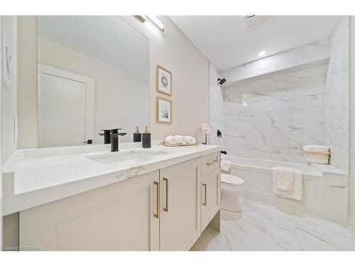 141 Parkside Drive, Brantford, ON - Indoor Photo Showing Bathroom
