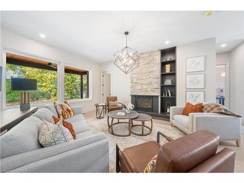 141 Parkside Drive, Brantford, ON - Indoor Photo Showing Living Room With Fireplace