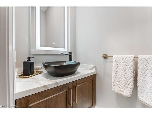 153 Parkside Drive, Brantford, ON - Indoor Photo Showing Bathroom