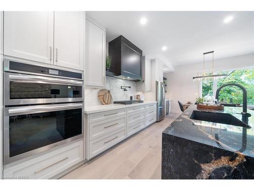 151 Parkside Drive, Brantford, ON - Indoor Photo Showing Kitchen With Upgraded Kitchen