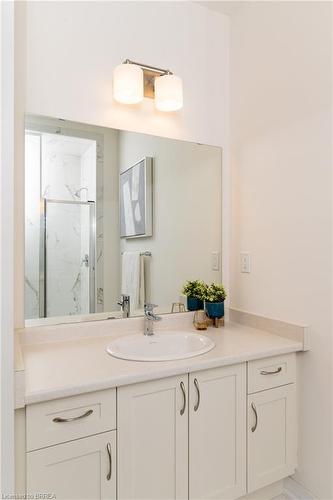 11 Stauffer Road, Brantford, ON - Indoor Photo Showing Bathroom
