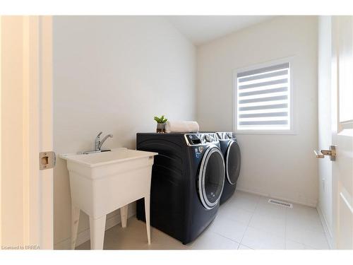 11 Stauffer Road, Brantford, ON - Indoor Photo Showing Laundry Room