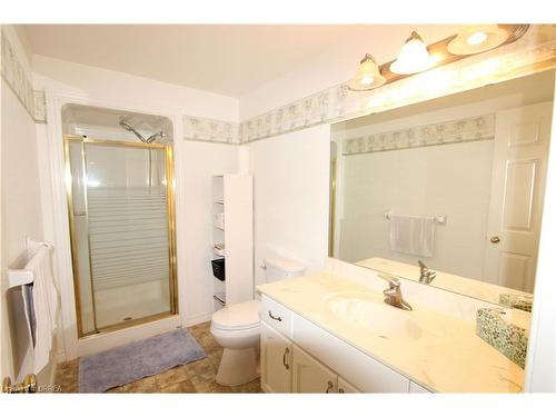 17-20 Courtland Drive, Brantford, ON - Indoor Photo Showing Bathroom