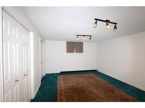 17-20 Courtland Drive, Brantford, ON - Indoor Photo Showing Other Room