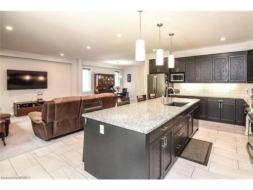 209 Woodway Trail, Simcoe, ON - Indoor Photo Showing Kitchen With Upgraded Kitchen