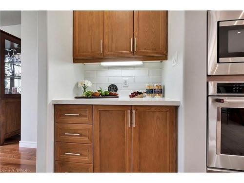 27 Pinehill Drive, Brantford, ON - Indoor Photo Showing Kitchen