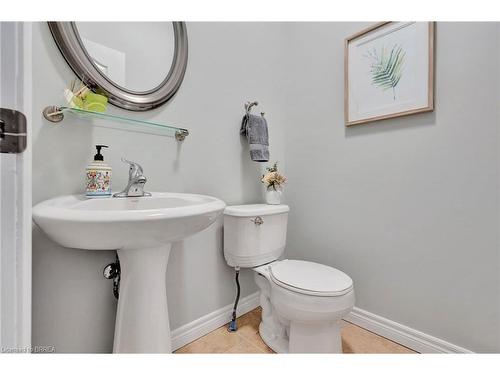 27 Pinehill Drive, Brantford, ON - Indoor Photo Showing Bathroom
