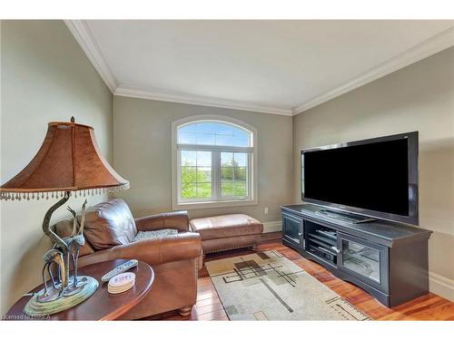 28 Old Lakeshore Road, Port Dover, ON - Indoor Photo Showing Living Room