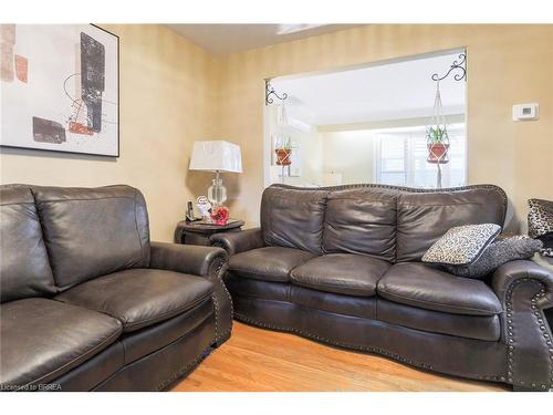 36 Mohawk Drive, St. Catharines, ON - Indoor Photo Showing Living Room