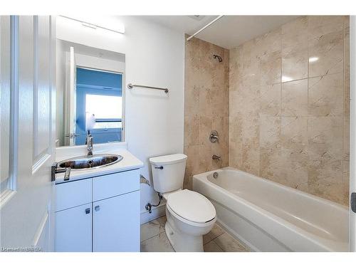 306-1 Wellington Street, Brantford, ON - Indoor Photo Showing Bathroom
