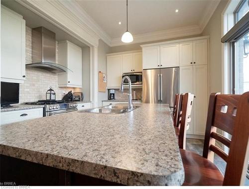 10-68 Fairview Drive, Brantford, ON - Indoor Photo Showing Kitchen With Double Sink With Upgraded Kitchen