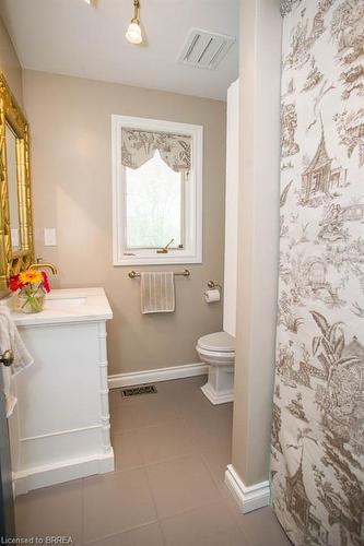 92 Highland Drive, Brantford, ON - Indoor Photo Showing Bathroom