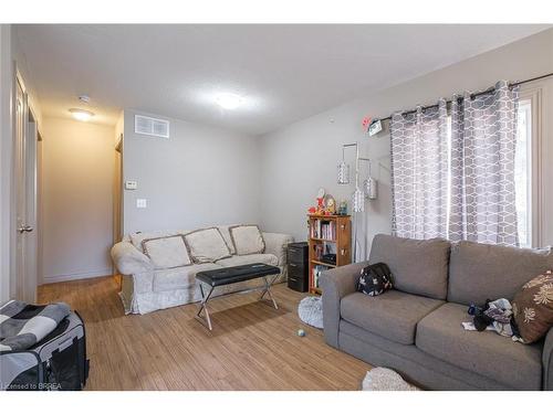 A-634 Princess Street, Woodstock, ON - Indoor Photo Showing Living Room