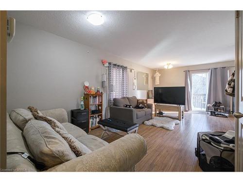 A-634 Princess Street, Woodstock, ON - Indoor Photo Showing Living Room