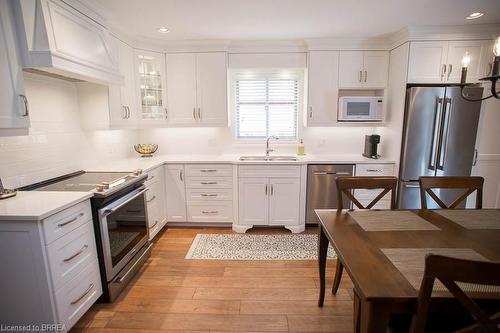 8 Ravine Court, Port Dover, ON - Indoor Photo Showing Kitchen With Double Sink With Upgraded Kitchen