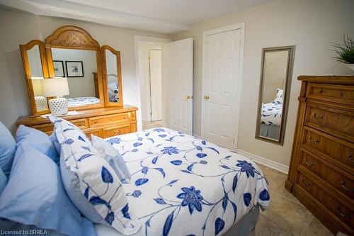 8 Ravine Court, Port Dover, ON - Indoor Photo Showing Bedroom