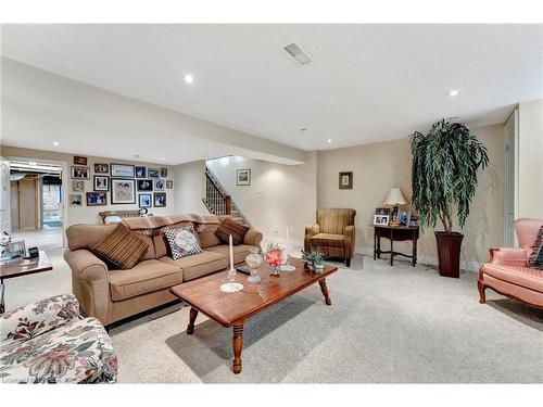 95 St Andrews Drive, Brantford, ON - Indoor Photo Showing Living Room