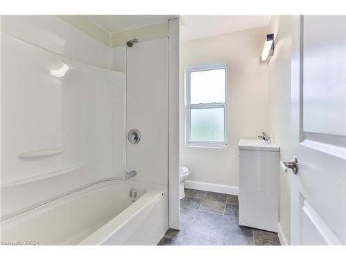 B-321 Dalhousie Street, Brantford, ON - Indoor Photo Showing Bathroom