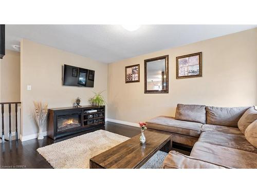 95 Lambert Crescent, Brantford, ON - Indoor Photo Showing Living Room