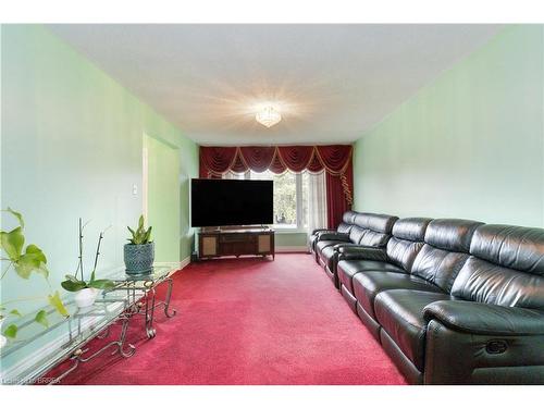 3314 Jolliffe Avenue, Mississauga, ON - Indoor Photo Showing Living Room