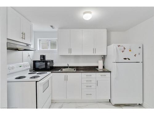 3314 Jolliffe Avenue, Mississauga, ON - Indoor Photo Showing Kitchen