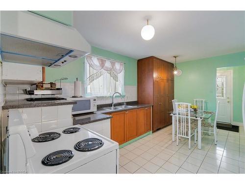 3314 Jolliffe Avenue, Mississauga, ON - Indoor Photo Showing Kitchen With Double Sink