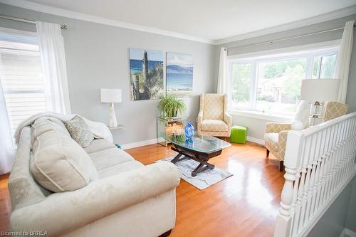 48 Mcguiness Drive, Brantford, ON - Indoor Photo Showing Living Room