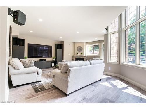 75 St. Andrews Drive, Brantford, ON - Indoor Photo Showing Living Room