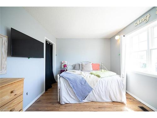 34 Stowe Terrace, Brantford, ON - Indoor Photo Showing Bedroom