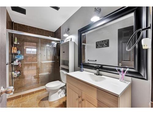 45 Brewster Way, Brantford, ON - Indoor Photo Showing Bathroom