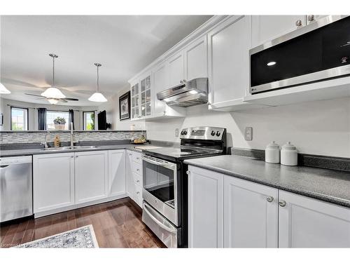 45 Brewster Way, Brantford, ON - Indoor Photo Showing Kitchen With Stainless Steel Kitchen With Double Sink With Upgraded Kitchen