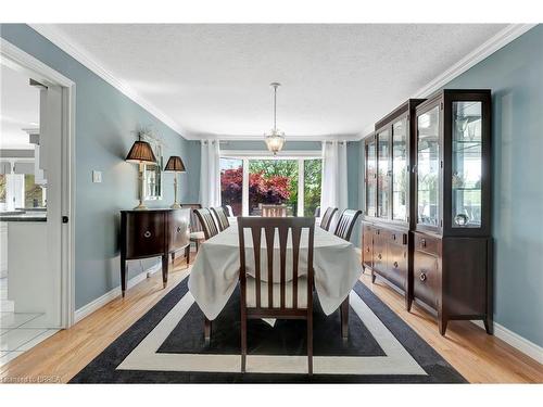 25 Russell Crescent, St. George, ON - Indoor Photo Showing Dining Room