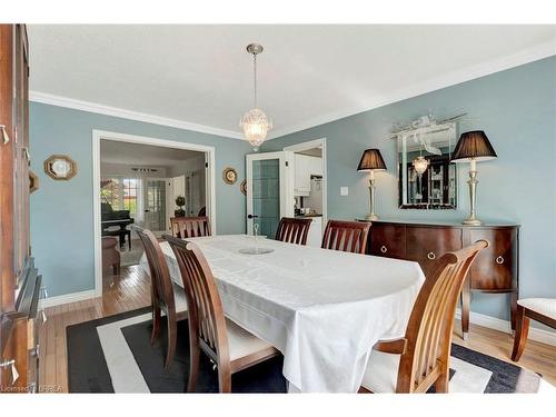 25 Russell Crescent, St. George, ON - Indoor Photo Showing Dining Room