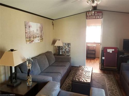 350-1501 Line 8 Road, Niagara-On-The-Lake, ON - Indoor Photo Showing Living Room