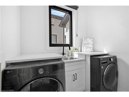 50 Grandville Circle, Paris, ON - Indoor Photo Showing Laundry Room