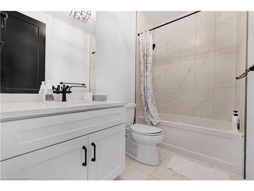 50 Grandville Circle, Paris, ON - Indoor Photo Showing Bathroom