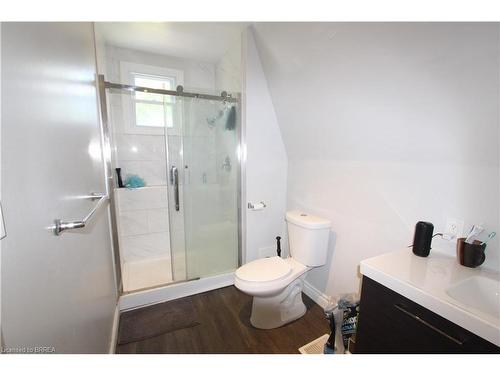 122 Chatham Street, Brantford, ON - Indoor Photo Showing Bathroom