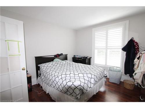 122 Chatham Street, Brantford, ON - Indoor Photo Showing Bedroom