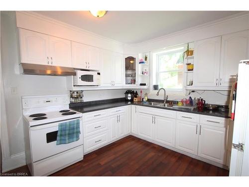 122 Chatham Street, Brantford, ON - Indoor Photo Showing Kitchen