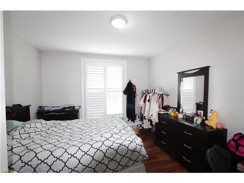 122 Chatham Street, Brantford, ON - Indoor Photo Showing Bedroom