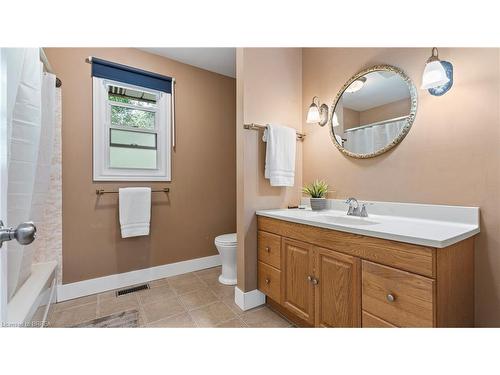 12 Campbell Farm Road, Brantford, ON - Indoor Photo Showing Bathroom