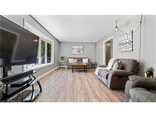 12 Campbell Farm Road, Brantford, ON - Indoor Photo Showing Living Room